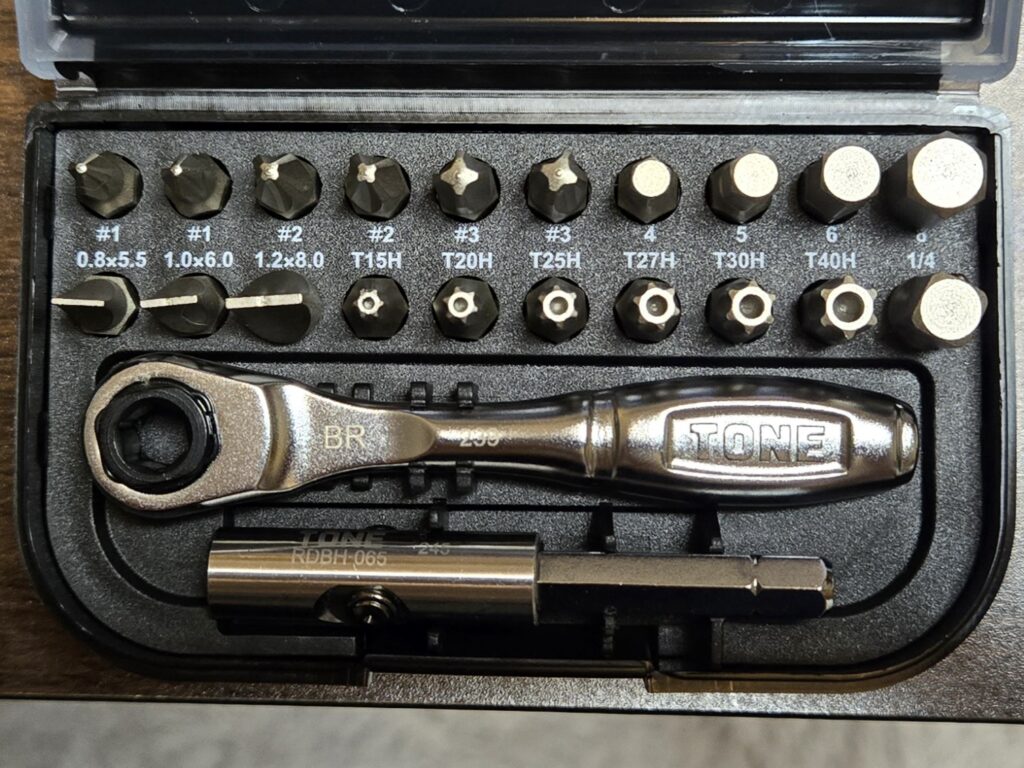 身はしっかり整列された20種類のビット+2ハンドル構成