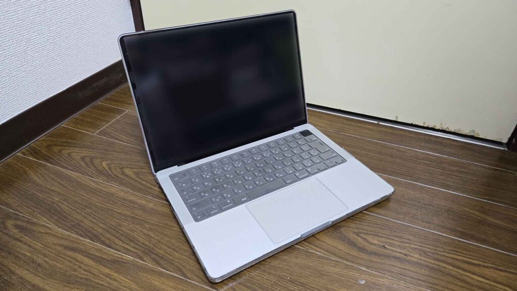 MacBook Pro 14インチの設置全景写真