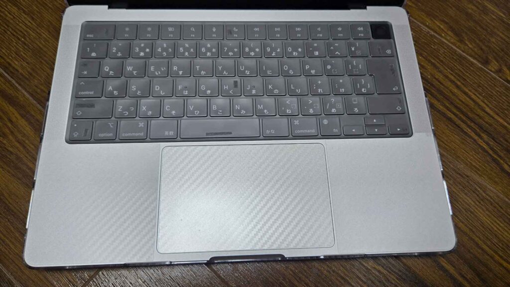 MacBook Pro 14インチのキーボード面とトラックパッド保護フィルム