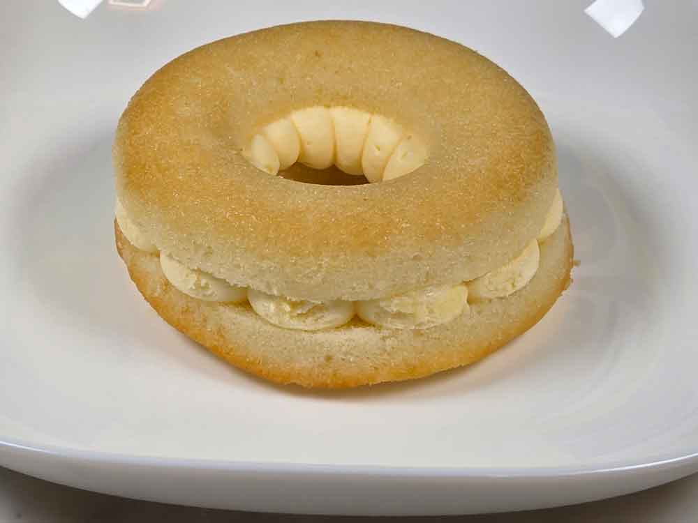 焼きドーナツサンド バターカスタード 開封後の全体