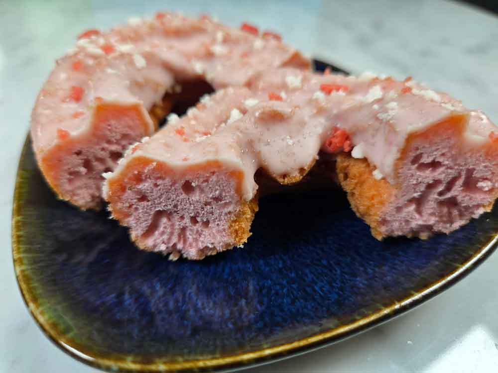 いちごのドーナッツ断面