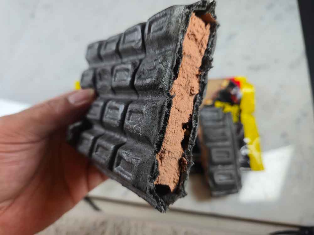 断面アップ、チョコアイスの中身がしっかり詰まっている状態