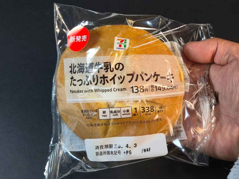 北海道牛乳のたっぷりホイップパンケーキ パッケージ