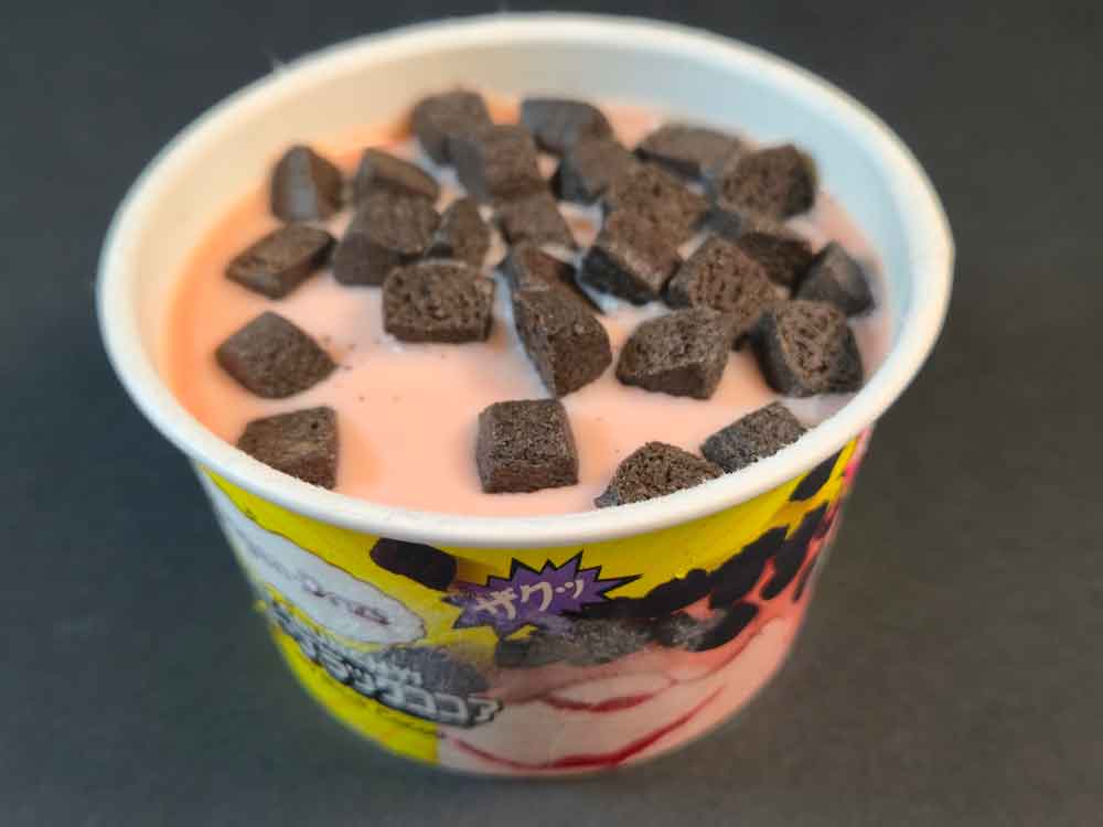 開封したストロベリーブラックココア 表面にココアクッキー