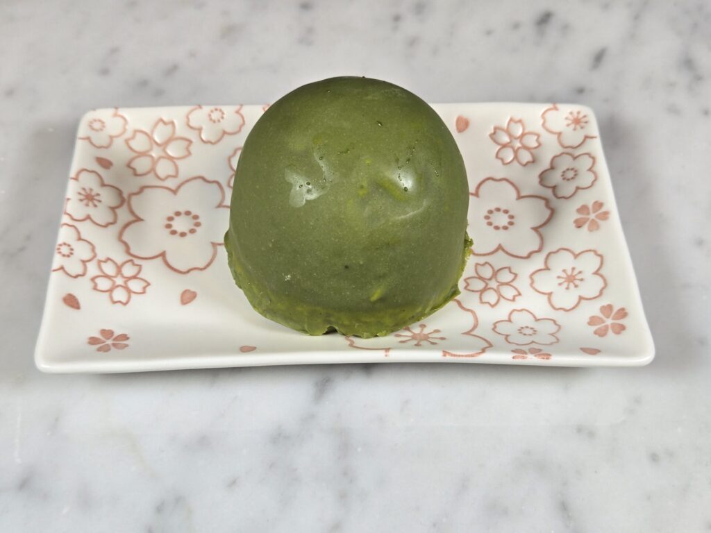 開封したショコラドーム抹茶の全体写真②