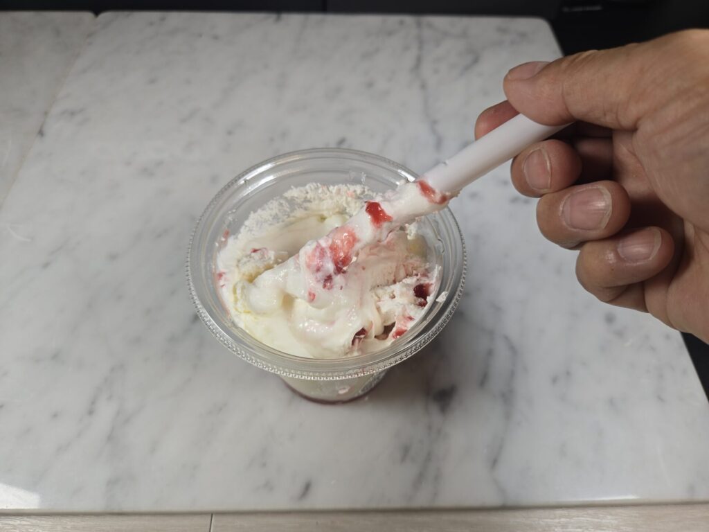 ストローで混ぜる②